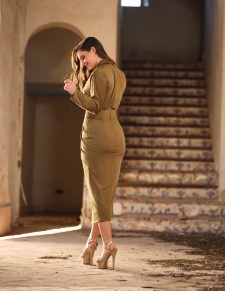 Midi party dress with long sleeves for events. Midi party dress with long sleeves for events.