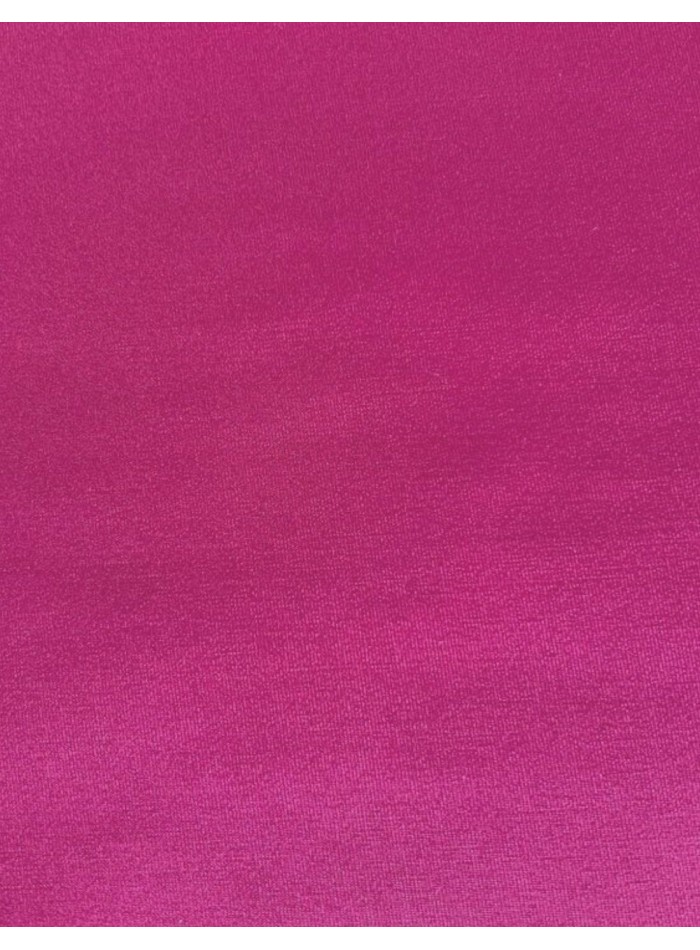 Vestido midi de fiesta de color rosa con cuello alto.