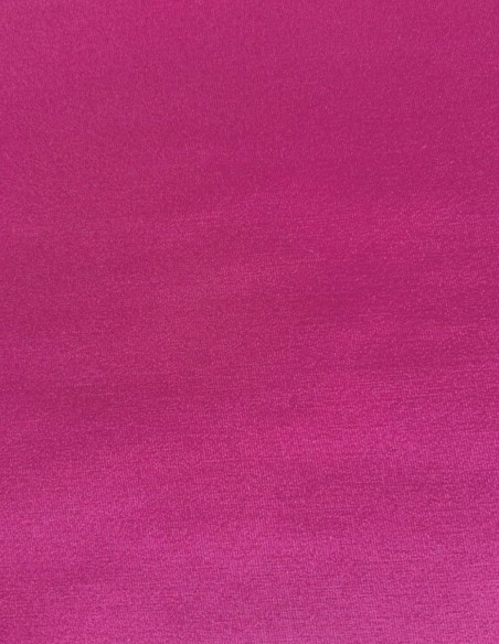 Vestido midi de fiesta de color rosa con cuello alto. Vestido midi de fiesta de color rosa con cuello alto.