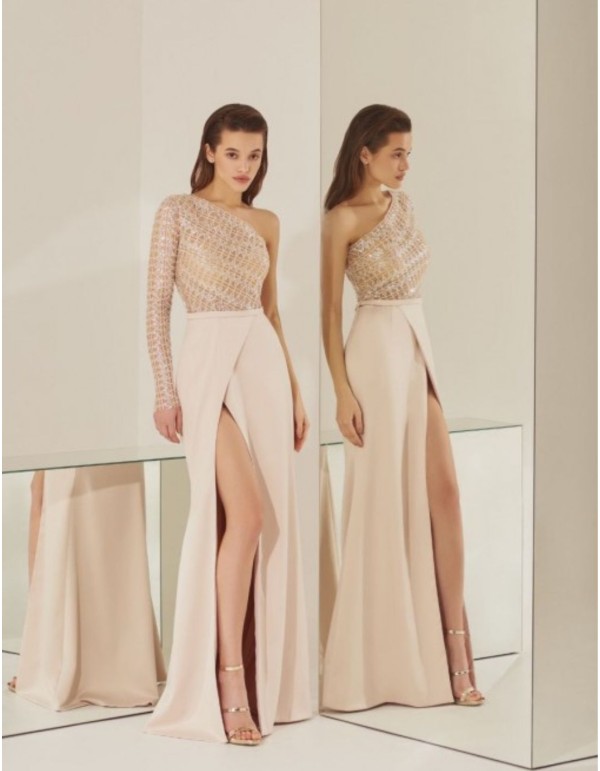 Robe longue asymétrique avec fente sur le côté
