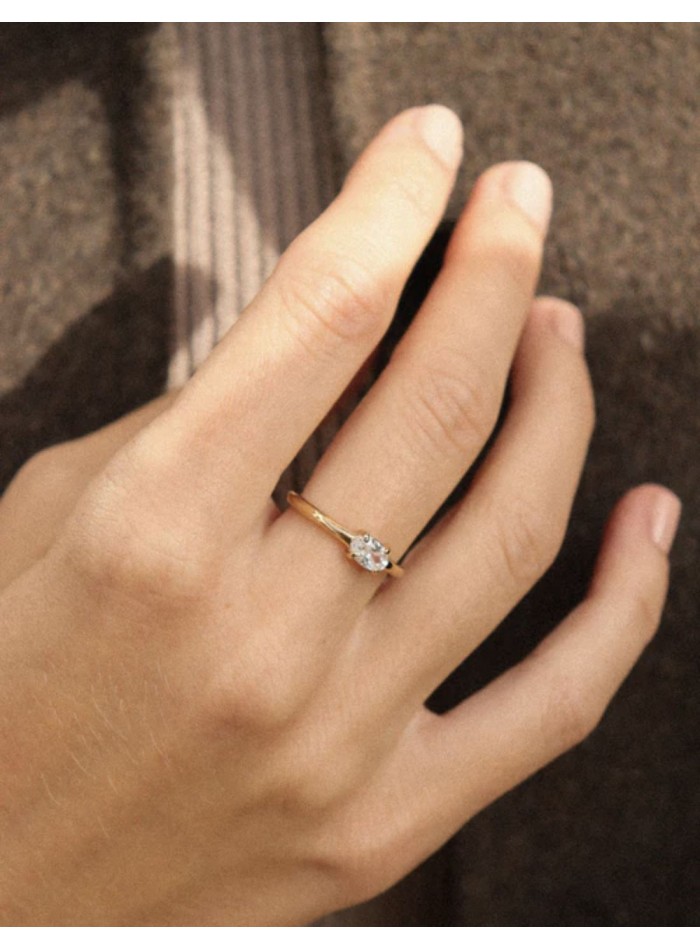 Adjustable solitaire gold ring with white zirconia