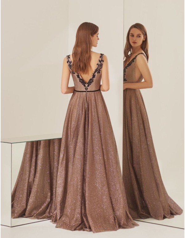 Robe longue de soirée en bronze avec dentelle noire à... 2