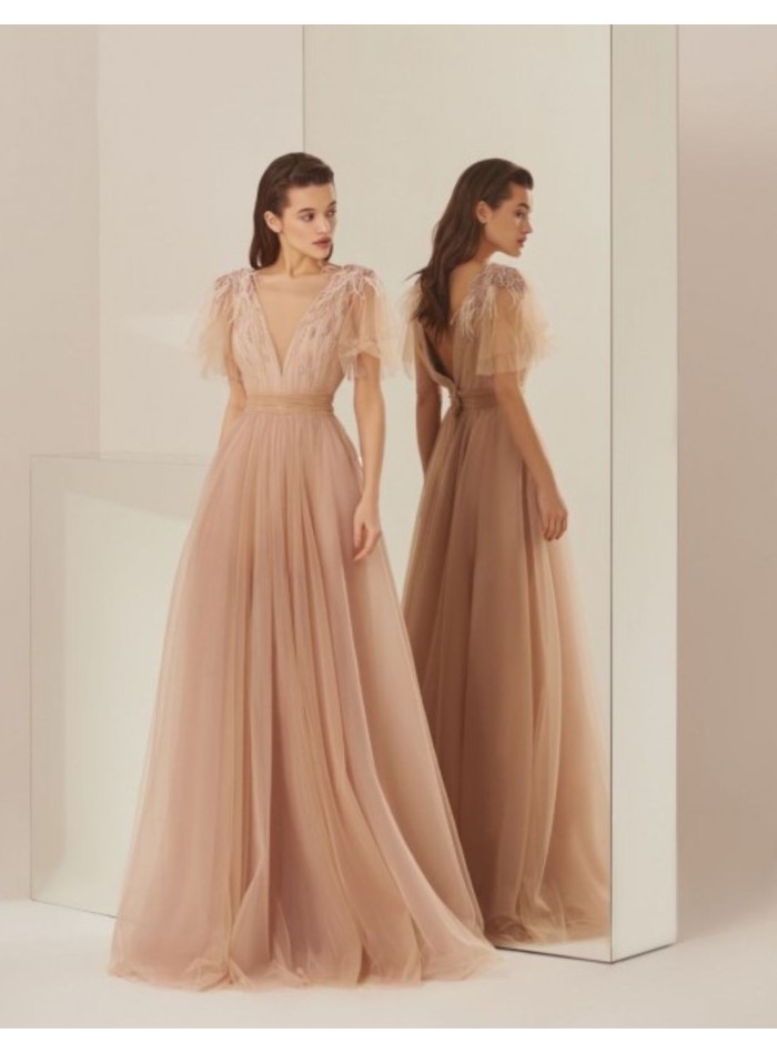 Long party dress in powder pink tulle