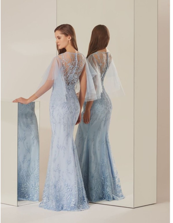 Vestido de fiesta azul claro con encaje y manga corta de tul 2