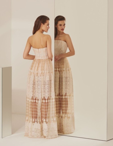 Robe longue de soirée nude avec encolure sans bretelles