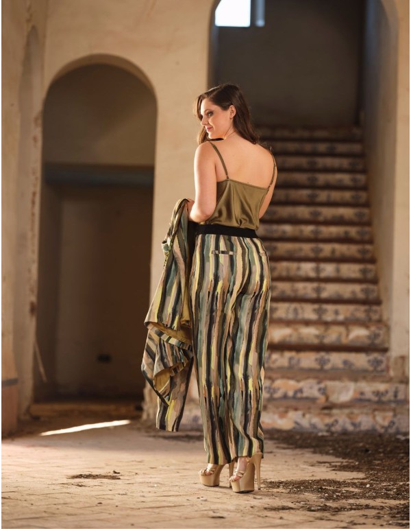 Satin top for guests. 2