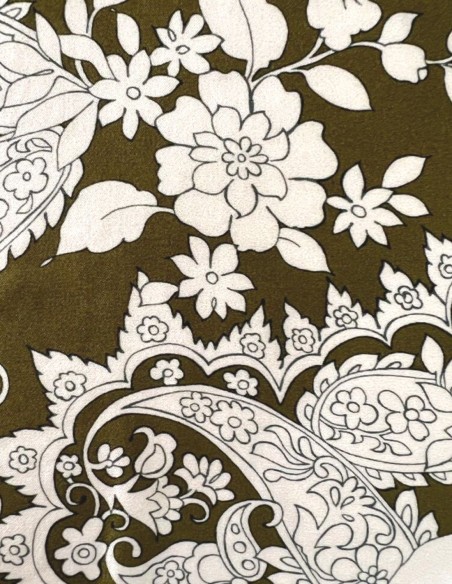 Vestido midi con flores estampadas. Vestido midi con flores estampadas.