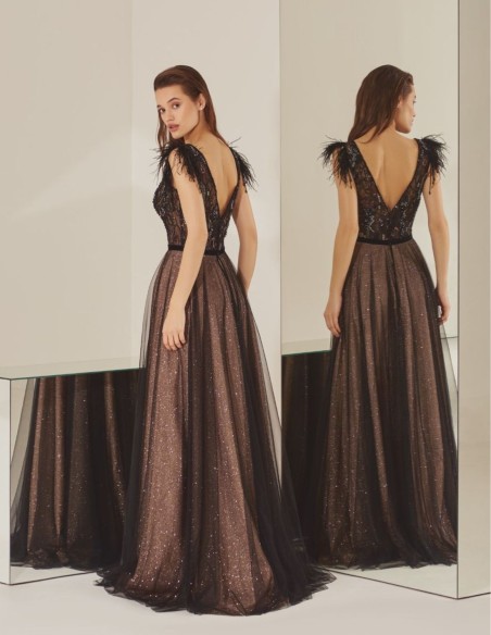 Long black party dress in tulle with feathers on the shoulders