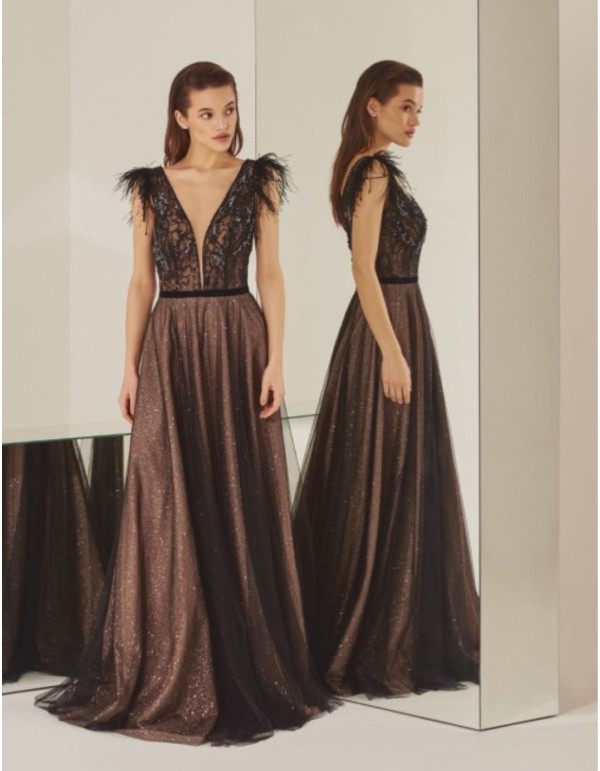 Vestido de fiesta largo negro de tul con plumas en los...