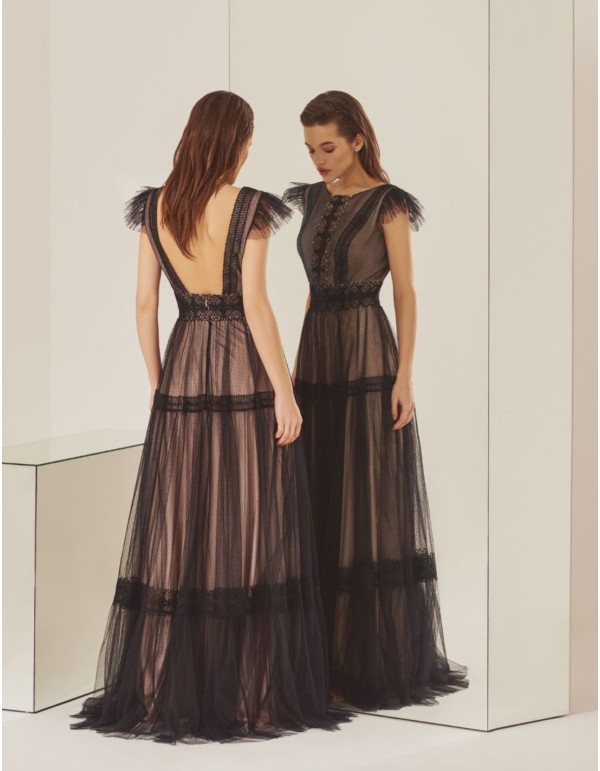 Vestido largo de fiesta con capas de tul negro fruncidas 2