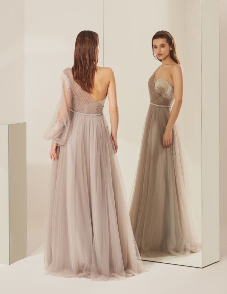 Vestido de fiesta largo asimétrico con falda de tul