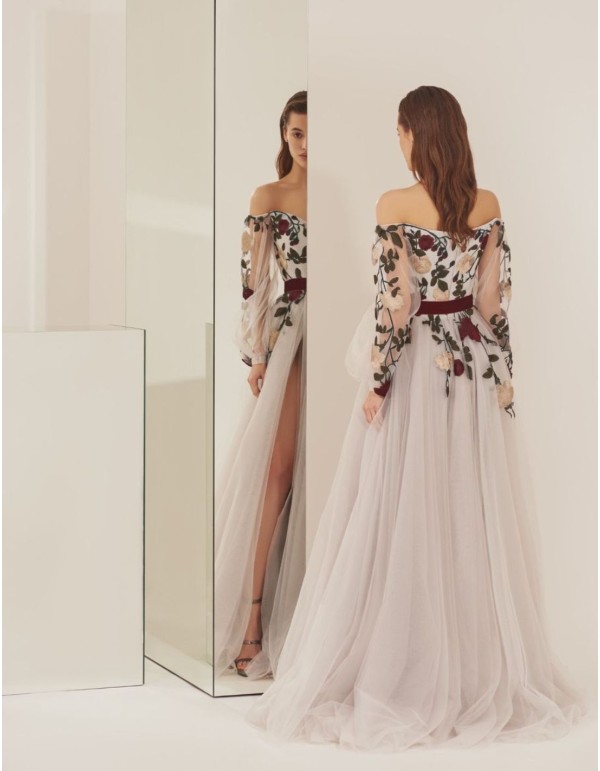 Robe longue de fête à encolure bardot avec applications... 2