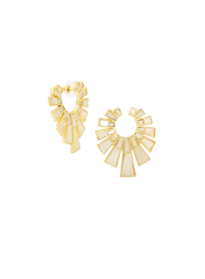 Gold plated party earrings with mother pearl.