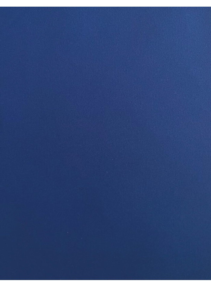 vestido de fiesta negro estilo coctel.