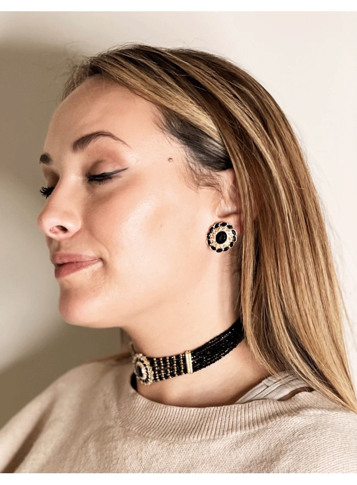 Tour de cou avec pierres et perles noir