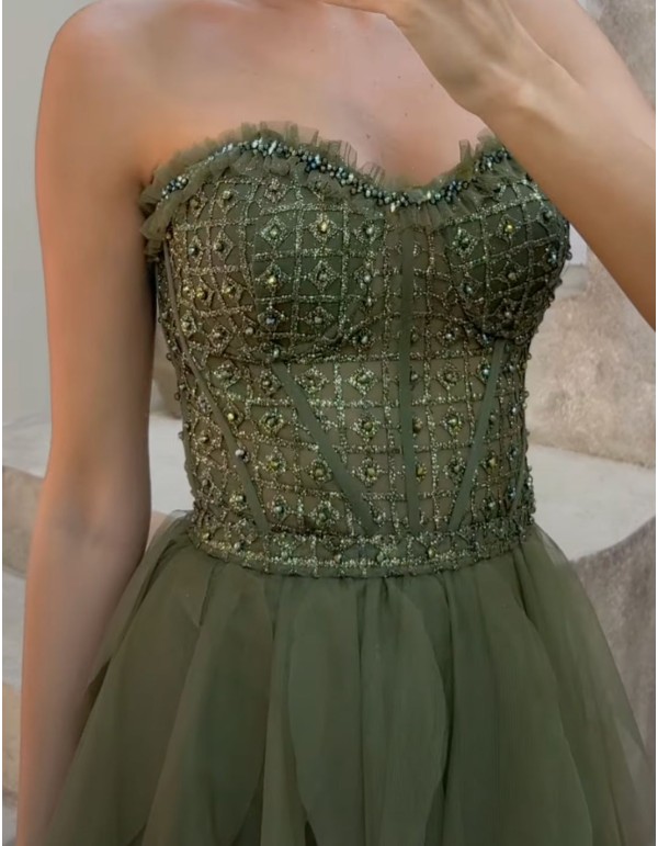 Robe de soirée avec corset en strass et jupe à volants en... 2
