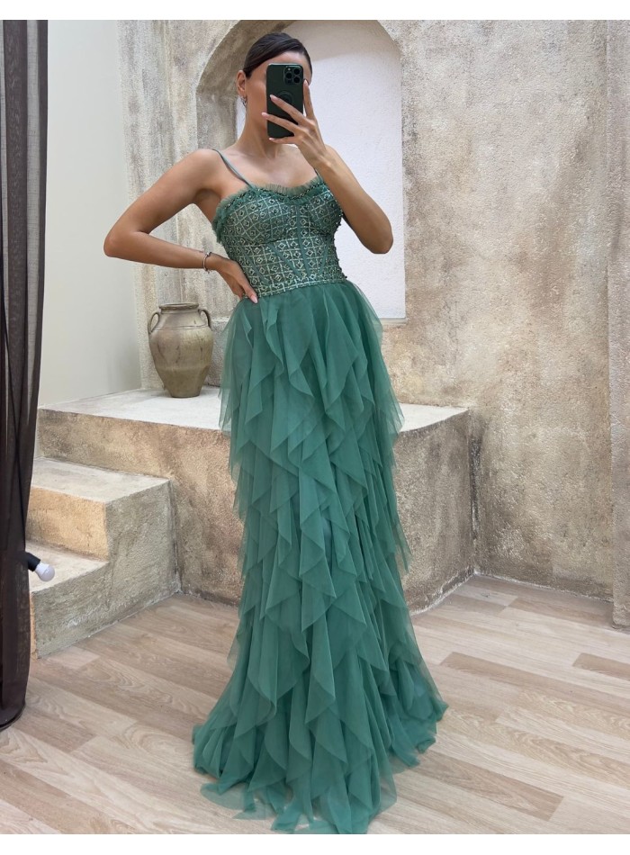 Vestido de fiesta con corsé de pedrería y falda...