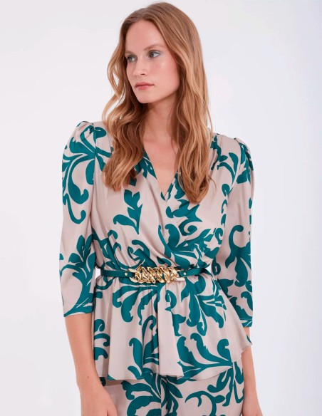 Conjunto de blusa y pantalón estampados