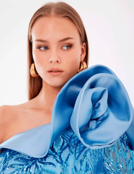 Vestido de Fiesta largo de lentejuelas con detalle de flor