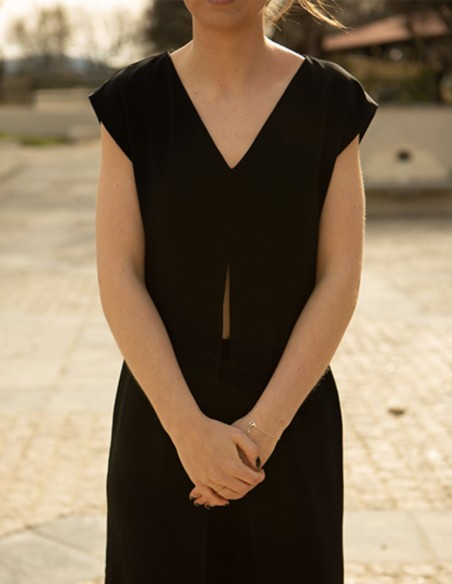 Long body noir avec encolure et fente sur le devant