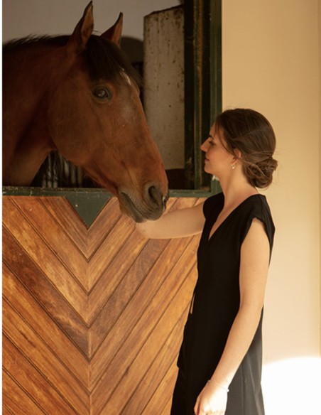 Pantalón midi negro de pinzas con cintura alta