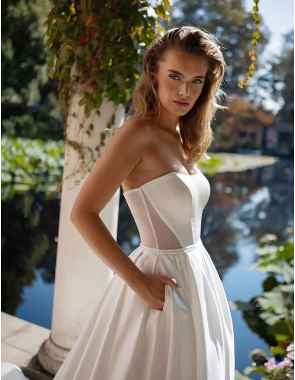 Long wedding dress with floral neckline and detachable train