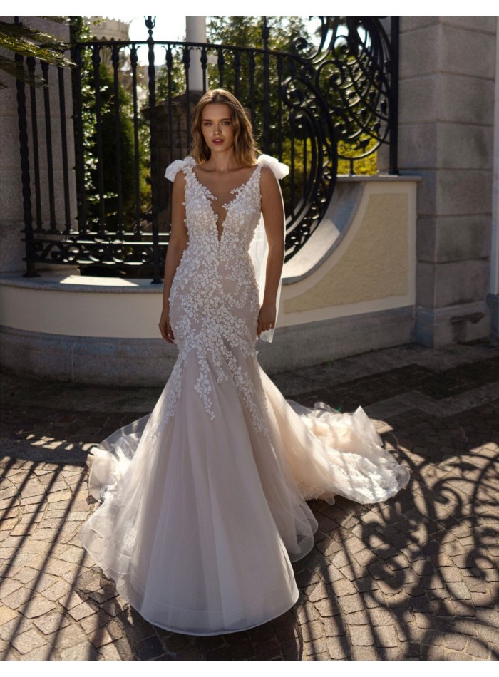 Long wedding dress with flowers and nude tulle layers