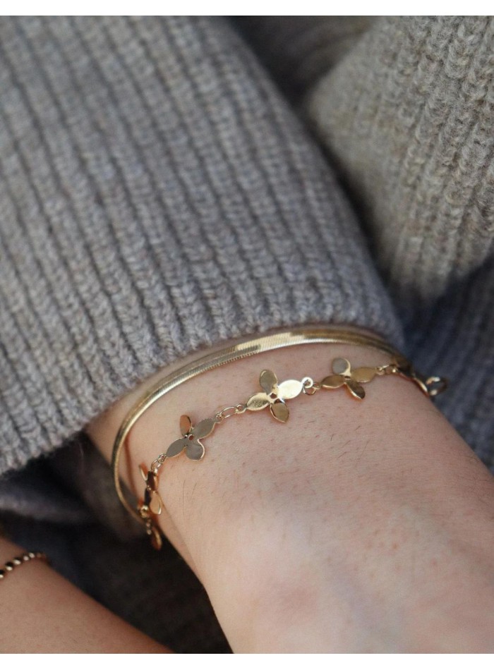 Gold plated bracelet for women.