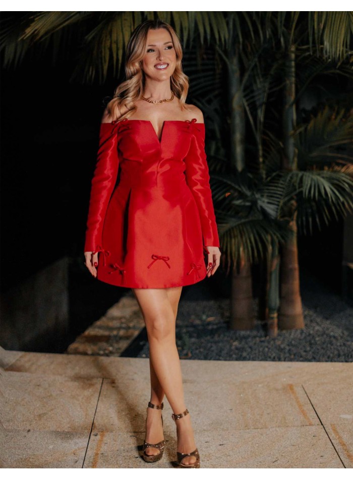 Vestido corto de fiesta con escote bardot y detalles lazos