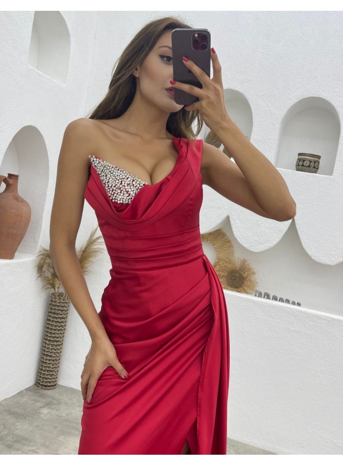 Robe longue de fête avec jupe cape et ornements en strass