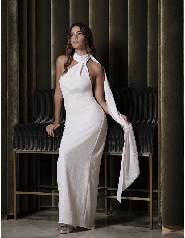 Robe longue de fête avec encolure dos nu et dos superposé