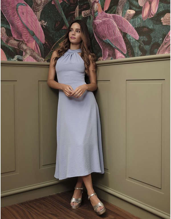 Robe de soirée midi bleu clair avec encolure licou