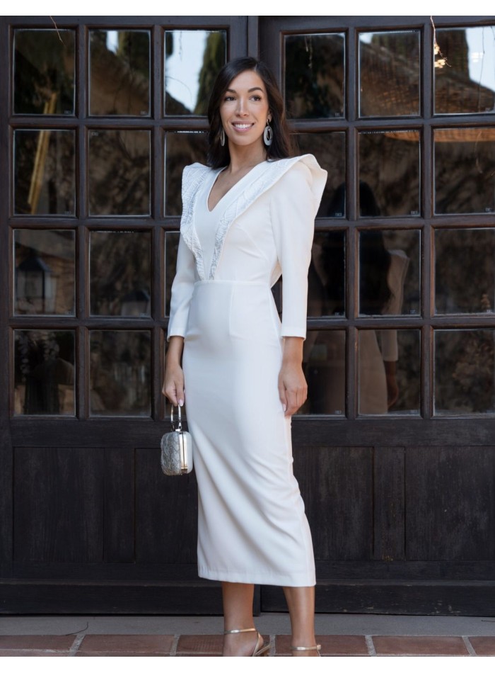 Fitted white midi dress with long sleeves and ruffles