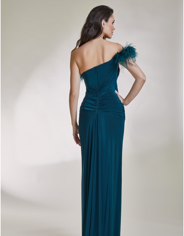 Vestido de fiesta largo con abertura y escote de plumas 2