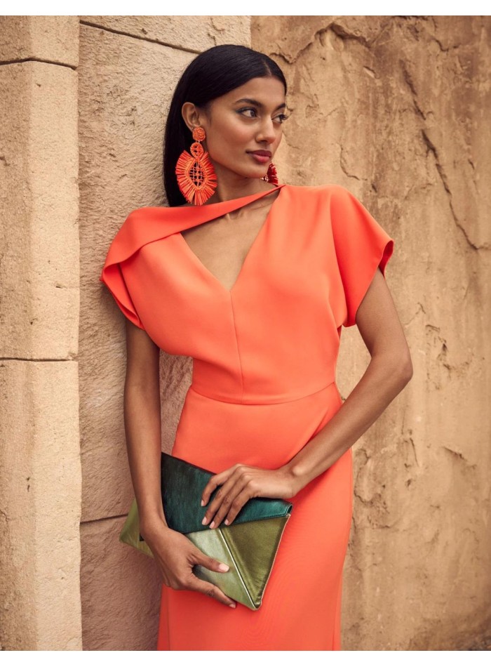 Vestido midi de fiesta de manga corta.