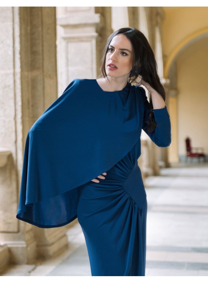 Robe de soirée midi drapée avec semi-cape