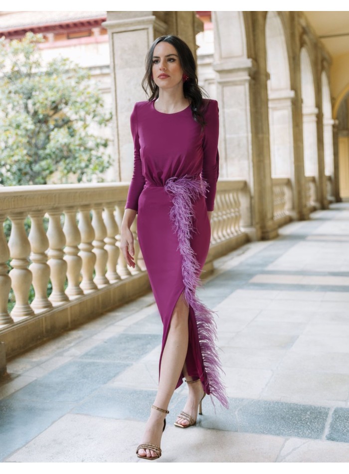 Midi party dress with feathered skirt slit