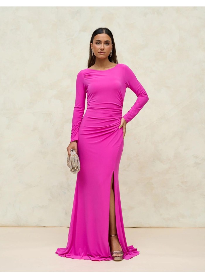 Vestido largo de fiesta con cola para invitadas.