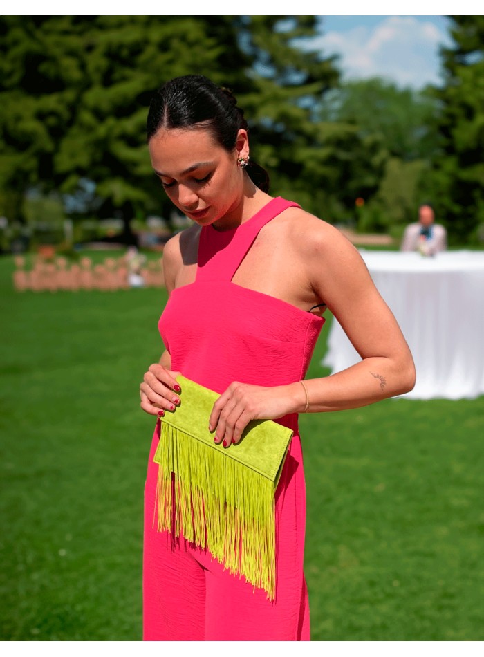 Cartera de mano de antelina con flecos invitada