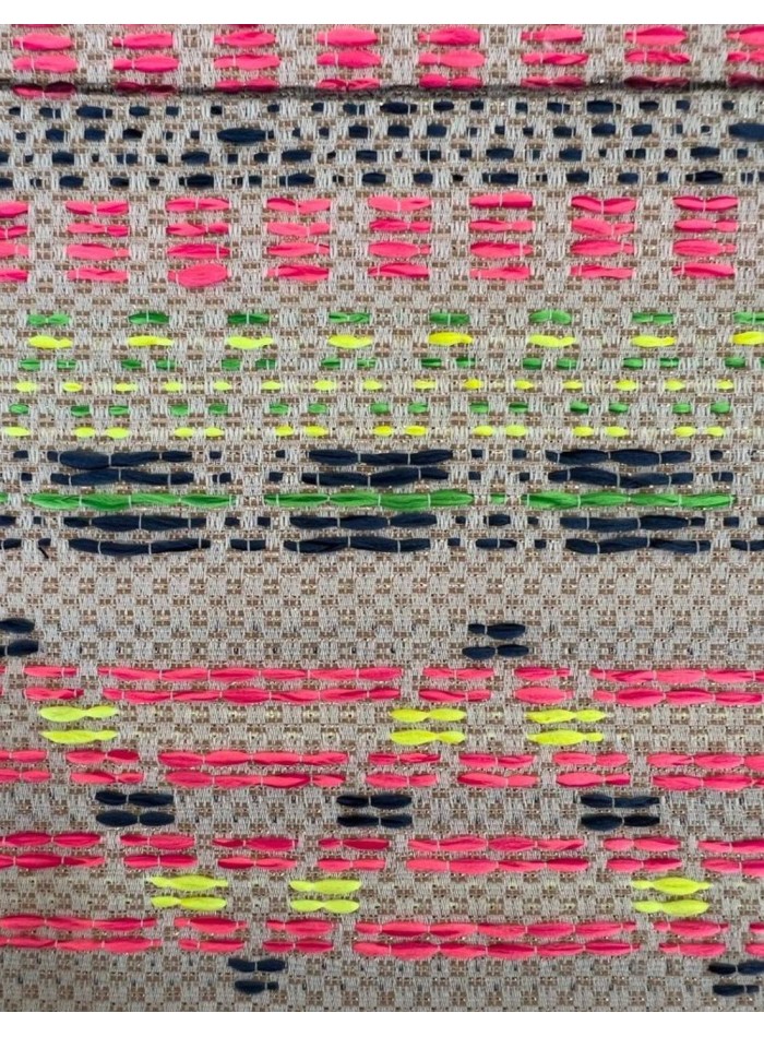 Short high-waisted party skirt for guests.