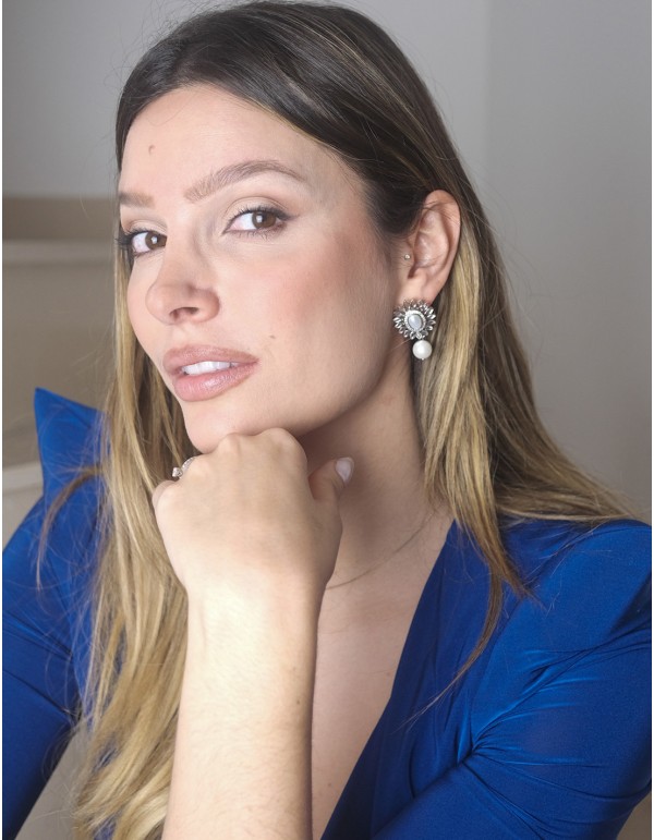 Boucle d'oreilles de fête en forme de fleur avec des perles