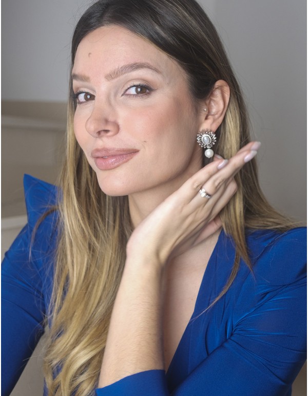 Boucle d'oreilles de fête en forme de fleur avec des perles 2