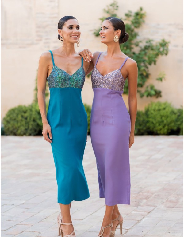 Robe de soirée midi unie combinée à des sequins et à une...