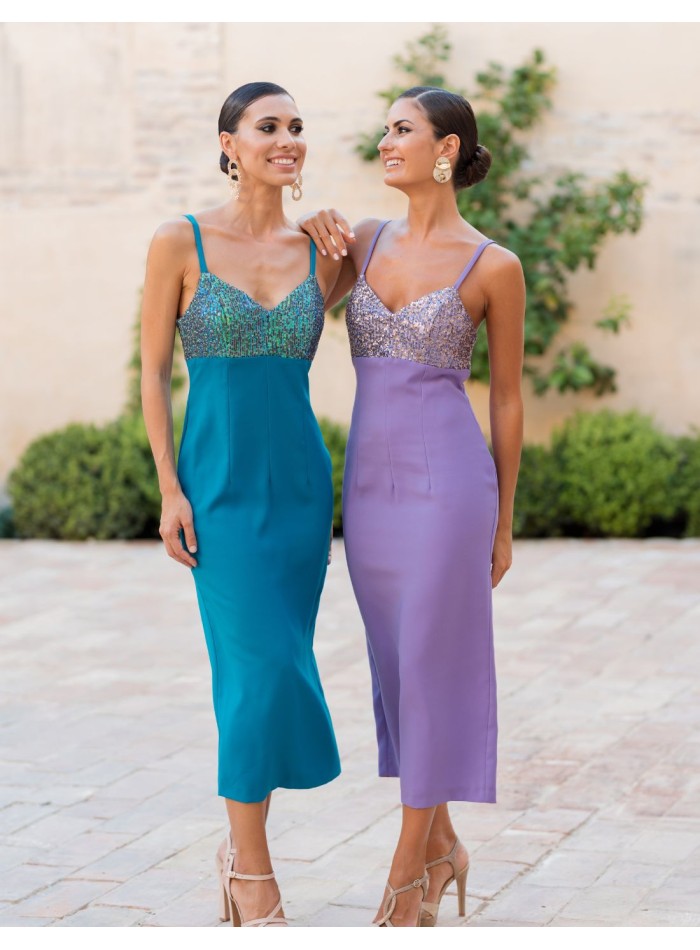 Plain midi party dress combined with sequins and chiffon cape
