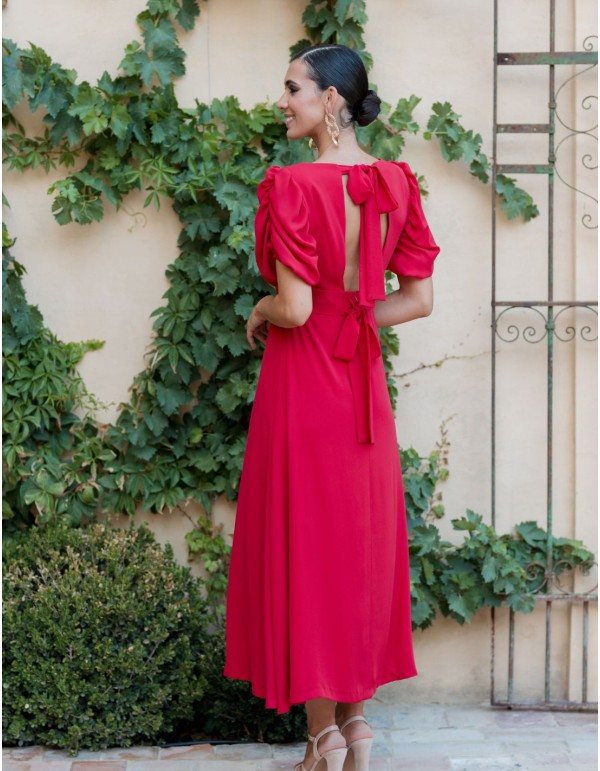 Robe midi évasée avec corsage drapé et manches courtes...