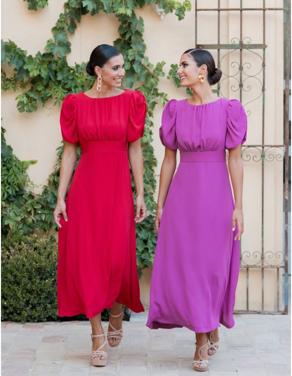 Robe midi évasée avec corsage drapé et manches courtes...
