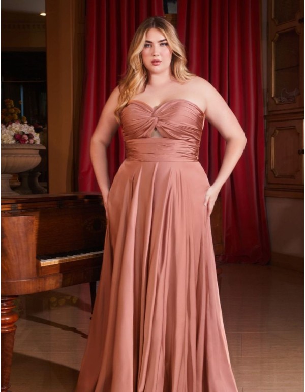 Robe longue de fête en satin avec encolure cache-coeur...