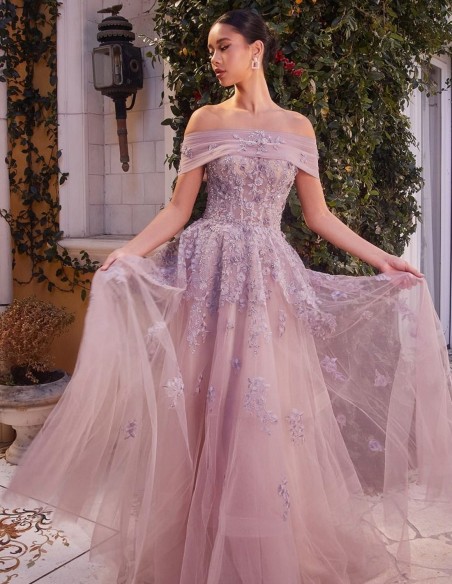 Long party dress with floral embroidery and sweetheart neckline and removable sash