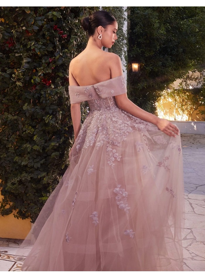 Vestido de fiesta largo con bordado de flores y...