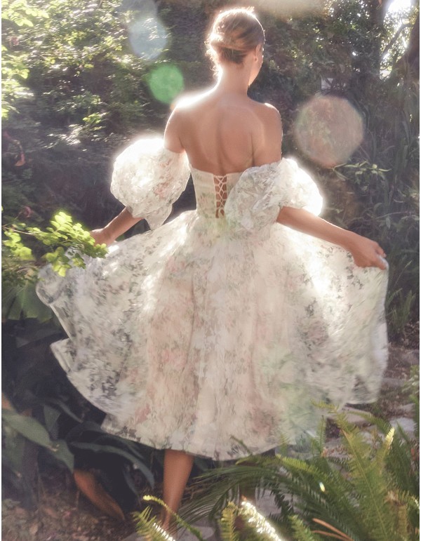 vestido de fiesta midi con estampado de flores azules 2